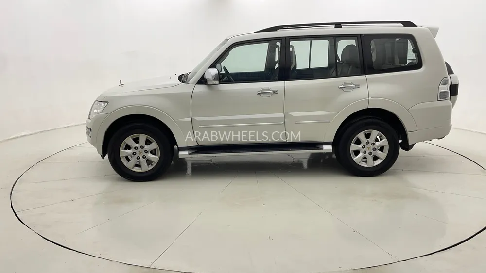 Mitsubishi Pajero 2022 for Sale in Dubai Image-6