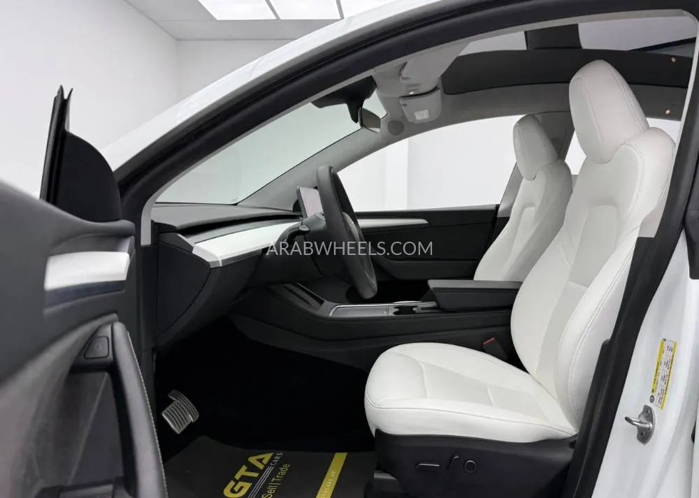 Tesla Model Y 2023 for Sale in Dubai Image-8
