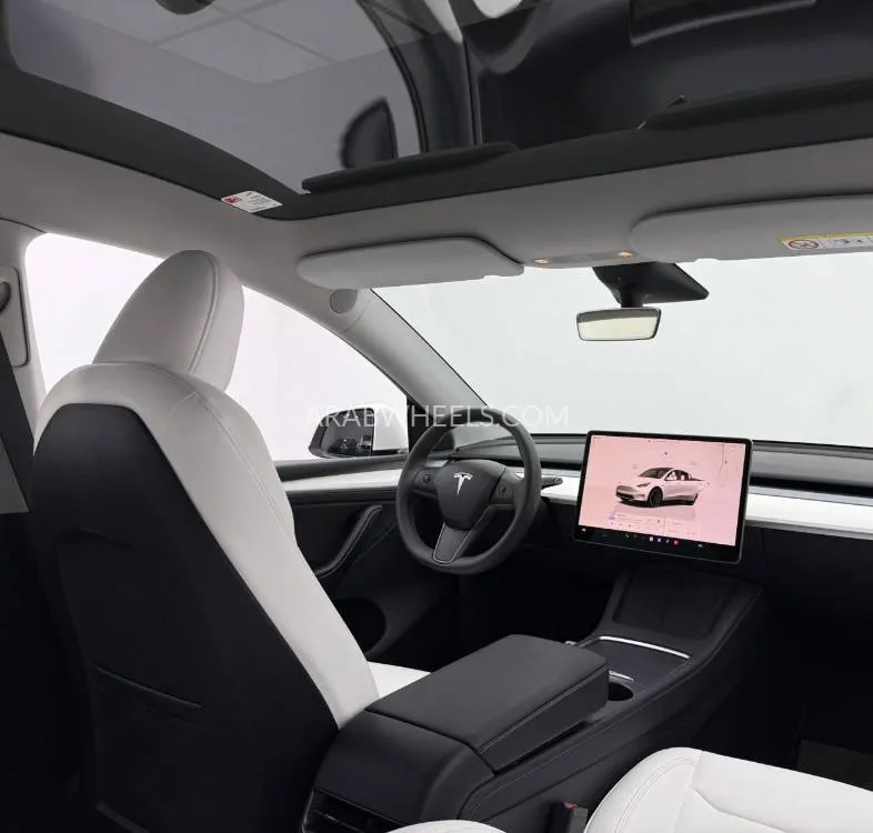 Tesla Model Y 2023 for Sale in Dubai Image-12