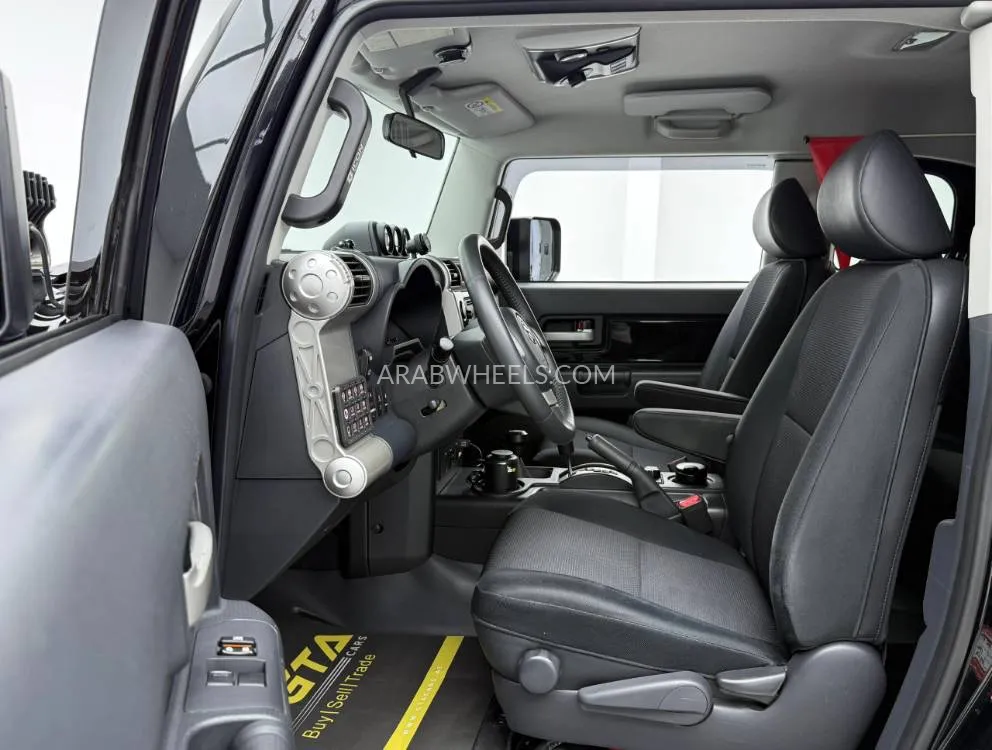 Toyota FJ Cruiser 2015 for Sale in Dubai Image-9