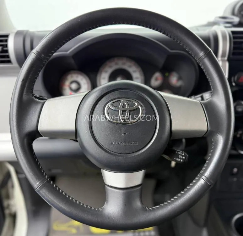 Toyota FJ Cruiser 2018 for Sale in Dubai Image-8