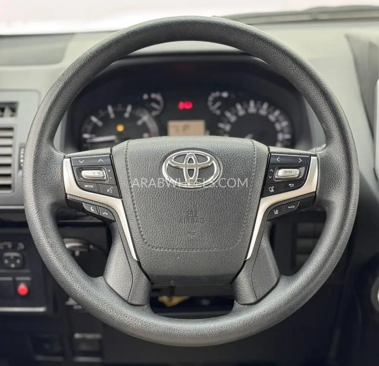 Toyota Land Cruiser Prado 2018 for Sale in Dubai Image-9