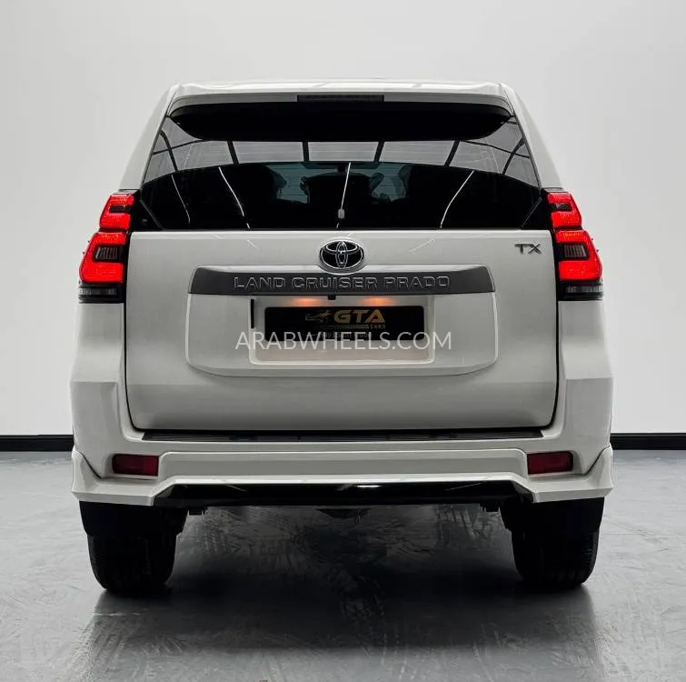 Toyota Land Cruiser Prado 2018 for Sale in Dubai Image-5