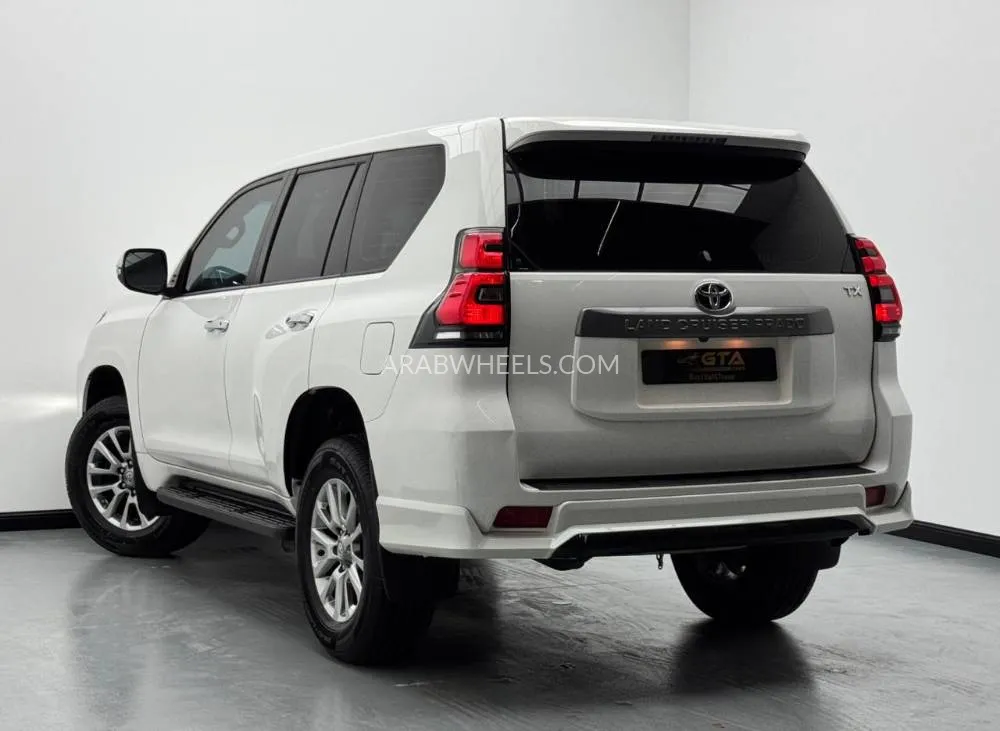 Toyota Land Cruiser Prado 2018 for Sale in Dubai Image-6