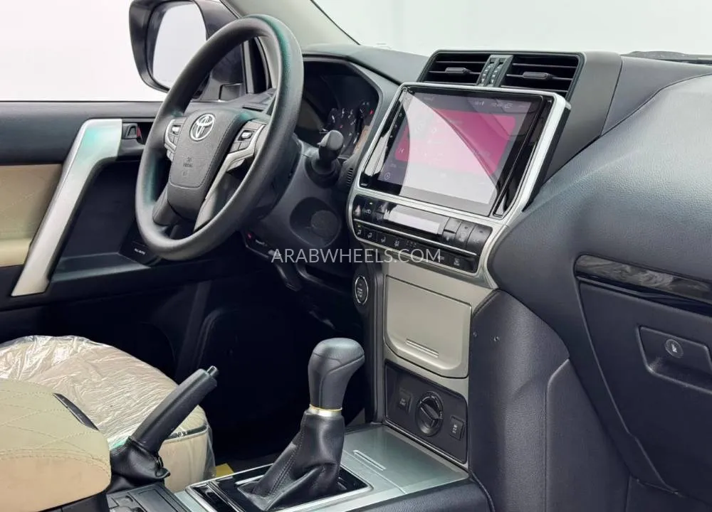 Toyota Land Cruiser Prado 2018 for Sale in Dubai Image-18