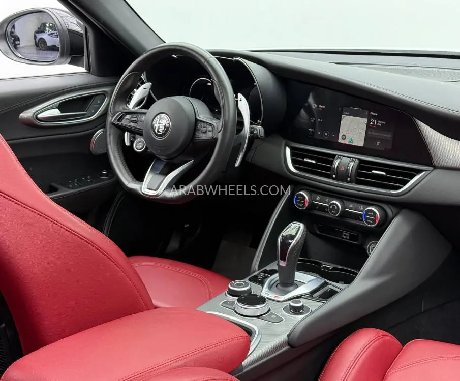 Alfa Romeo Giulia 2024 for Sale in Dubai Image-9