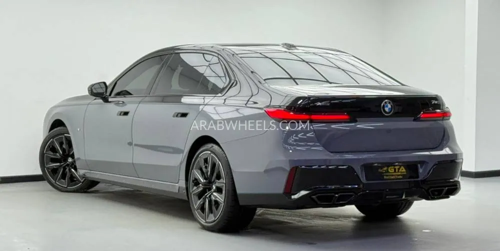 بي إم دبليو الفئة السابعة 2025 for Sale in دبي Image-4