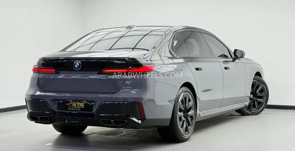 بي إم دبليو الفئة السابعة 2025 for Sale in دبي Image-6