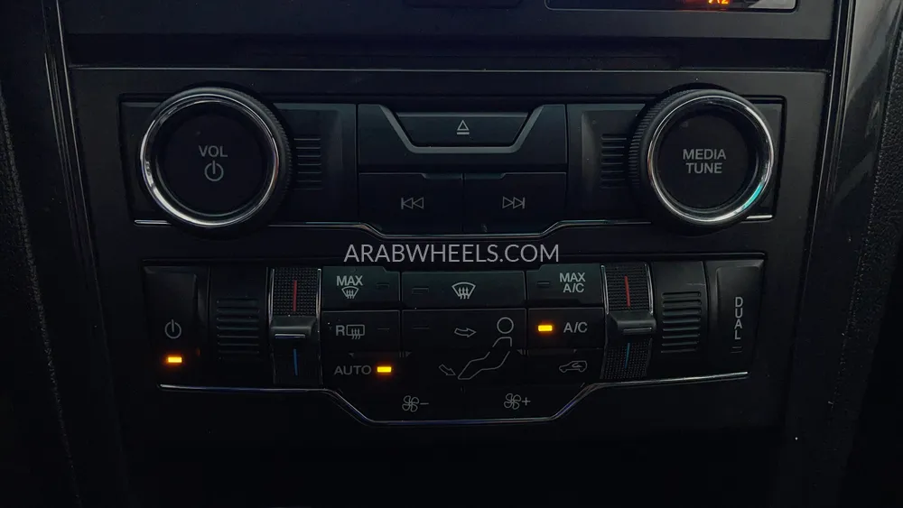 Ford Explorer 2017 for Sale in Dubai Image-49