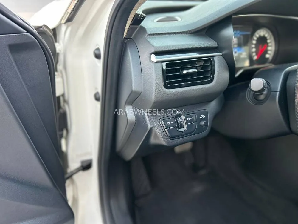 Hongqi H5 2019 for Sale in Ras Al Khaimah Image-11