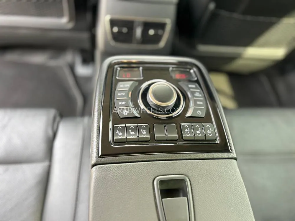 Hongqi HS7 2019 for Sale in Ras Al Khaimah Image-19