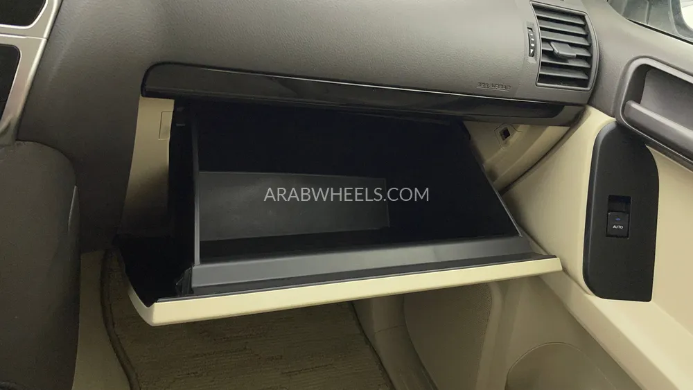 Toyota Land Cruiser Prado 2023 for Sale in Dubai Image-31