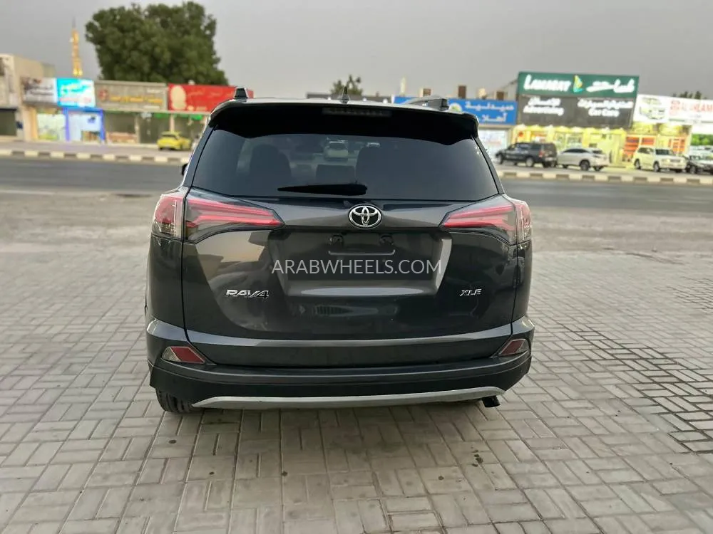 تويوتا راف 4 2018 for Sale in رأس الخيمة Image-5