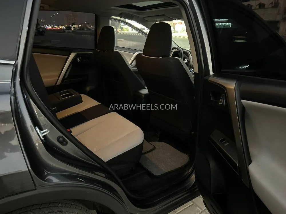 تويوتا راف 4 2018 for Sale in رأس الخيمة Image-17