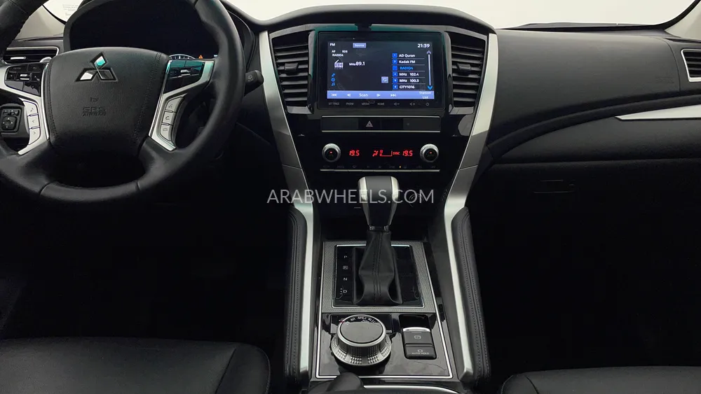 ميتسوبيشي مونتيرو سبورت 2023 for Sale in دبي Image-14