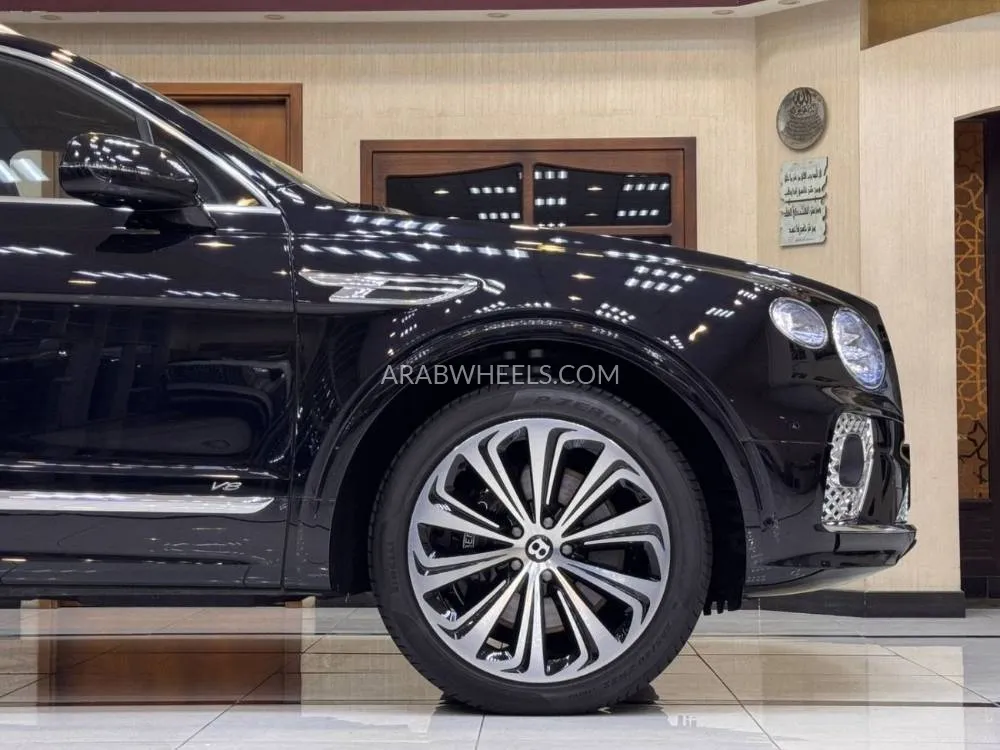 Bentley Bentayga 2022 for Sale in Dubai Image-5