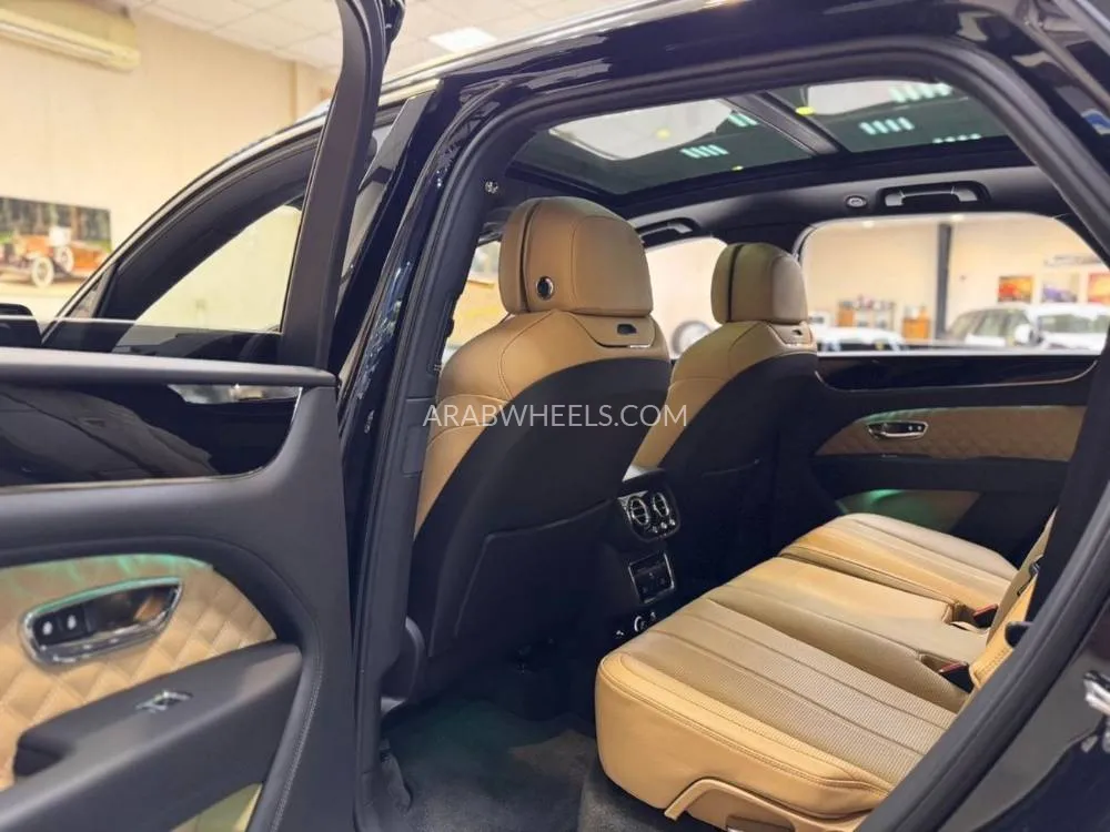 Bentley Bentayga 2022 for Sale in Dubai Image-18