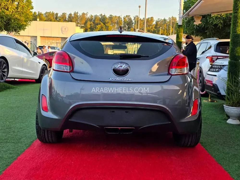 Hyundai Veloster 2017 for Sale in Sharjah Image-8