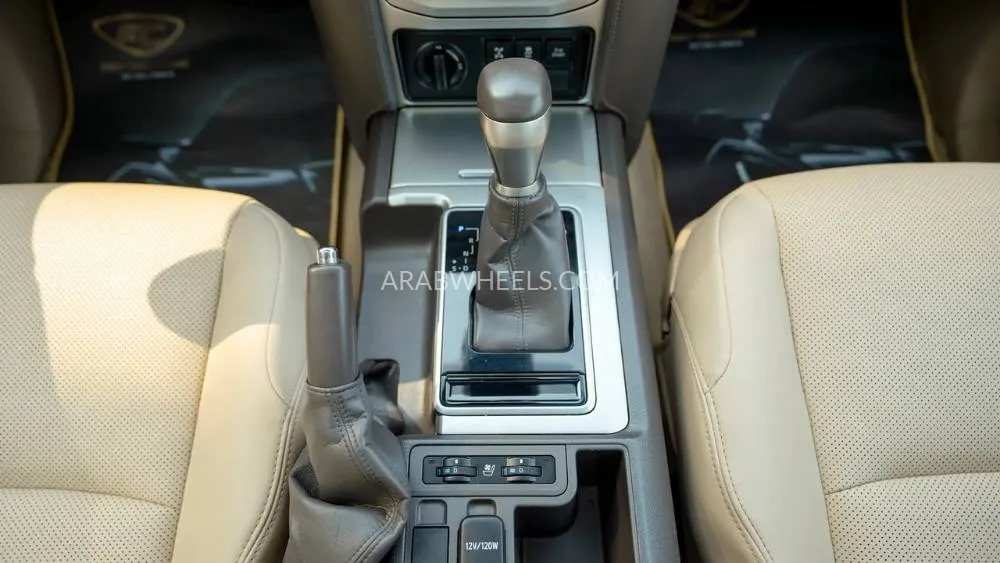 Toyota Land Cruiser Prado 2023 for Sale in Sharjah Image-18