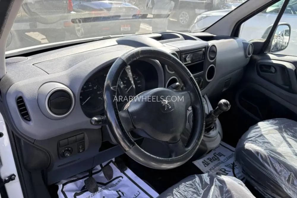 Peugeot Partner 2014 for Sale in Sharjah Image-7