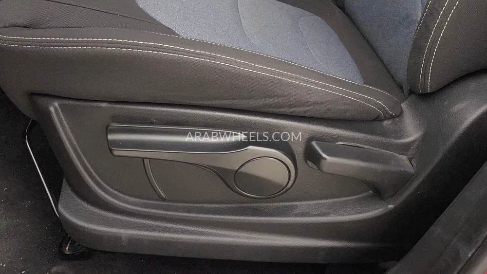 Chevrolet Captiva 2023 for Sale in Dubai Image-21