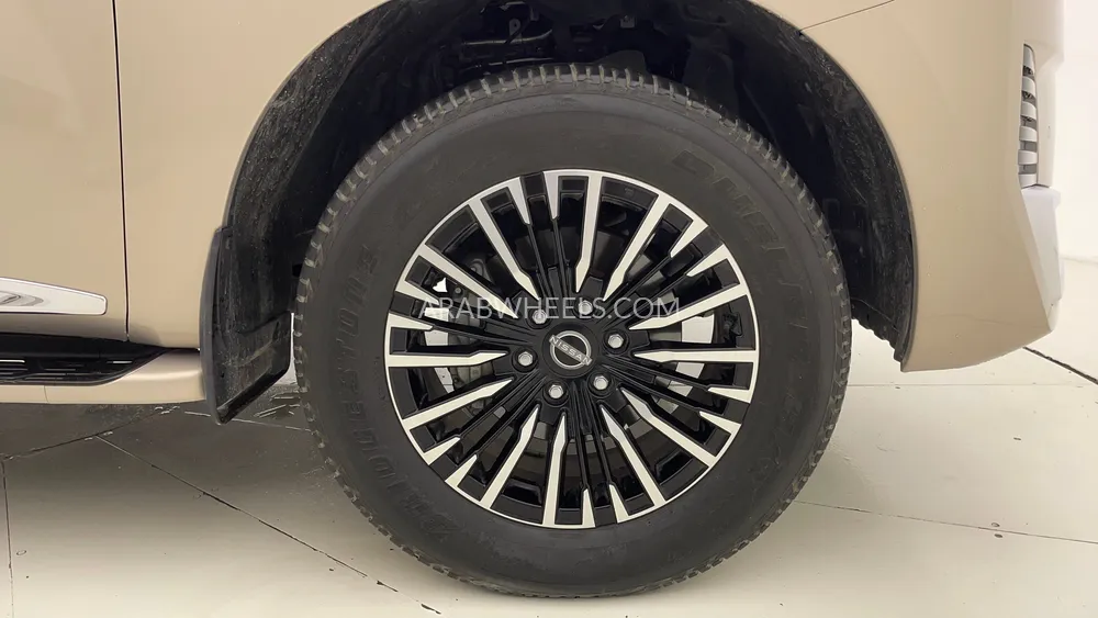 Nissan Patrol 2022 for Sale in Dubai Image-10