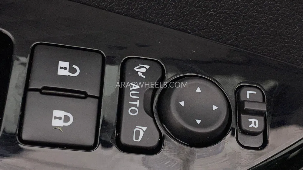 تويوتا يارس 2023 for Sale in دبي Image-39