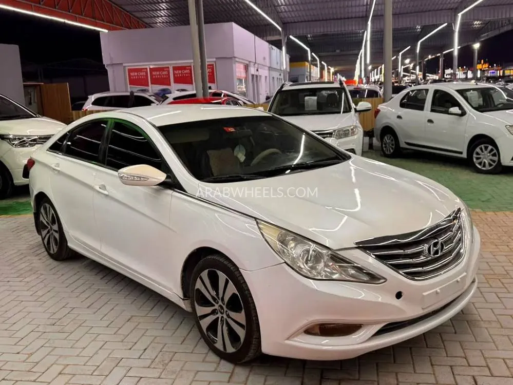 Hyundai Sonata 2011 for Sale in Ajman Image-3