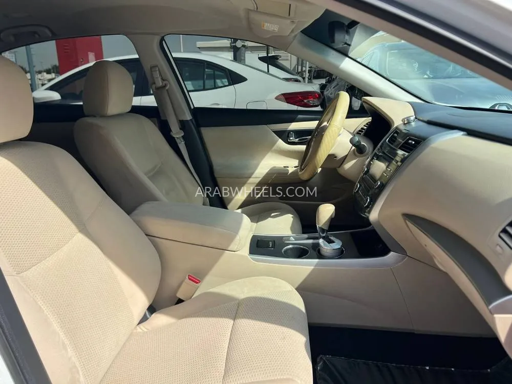 Nissan Altima 2016 for Sale in Sharjah Image-10