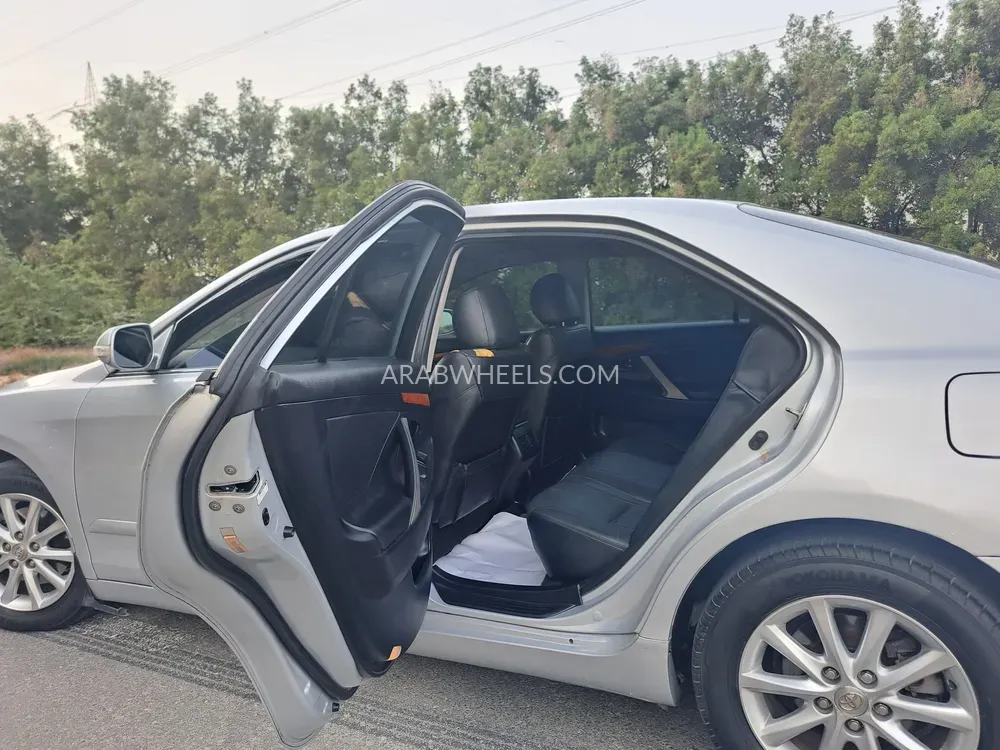 Toyota Camry 2010 for Sale in Sharjah Image-8