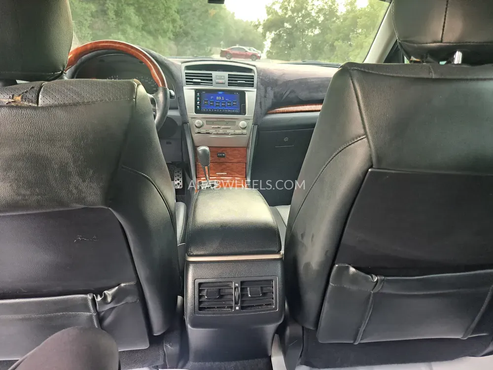 Toyota Camry 2010 for Sale in Sharjah Image-14