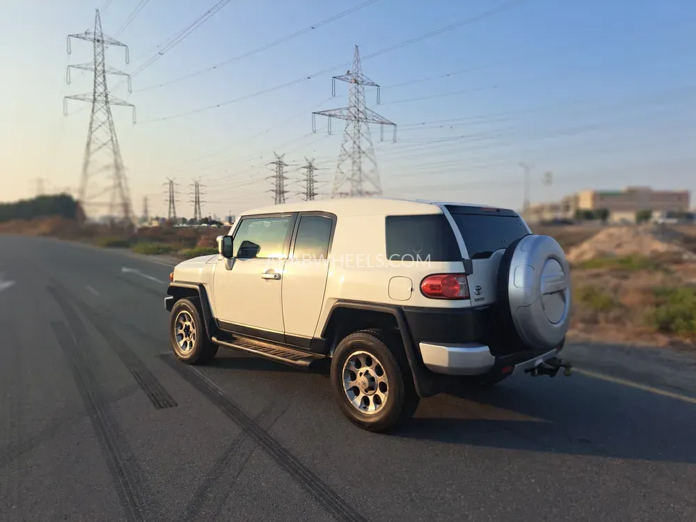 Toyota FJ Cruiser 2011 for Sale in Sharjah Image-5