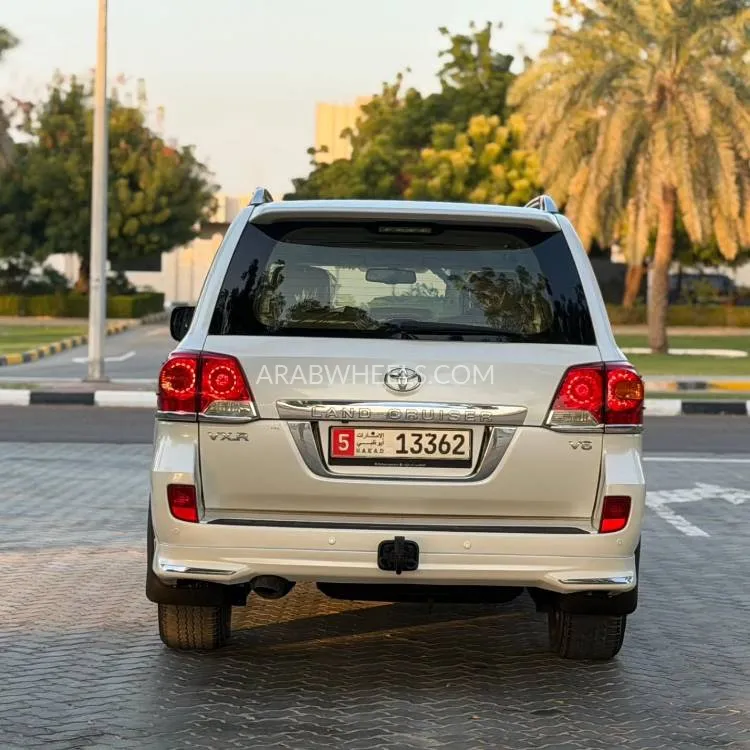 Toyota Land Cruiser 2014 for Sale in Sharjah Image-4