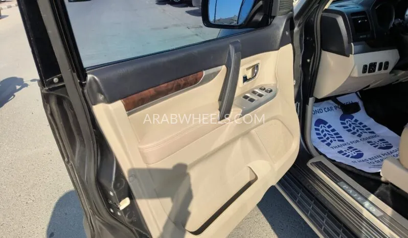 ميتسوبيشي باجيرو 2016 for Sale in الشارقة Image-16