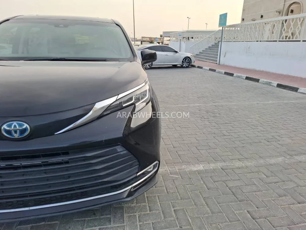 Toyota Sienna 2022 for Sale in Ajman Image-7