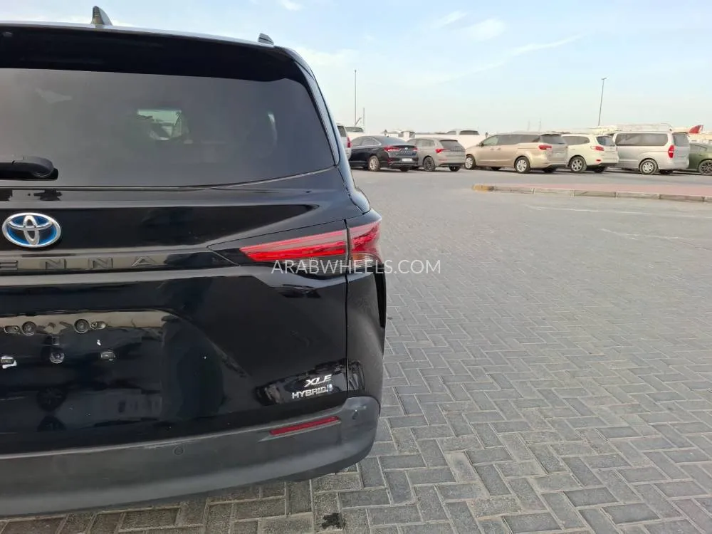 Toyota Sienna 2022 for Sale in Ajman Image-11