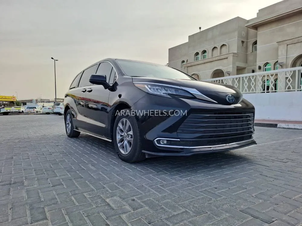 Toyota Sienna 2022 for Sale in Ajman Image-2