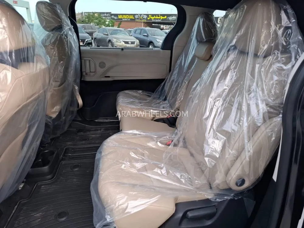 Toyota Sienna 2022 for Sale in Ajman Image-20