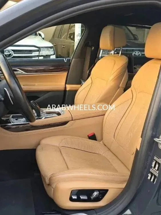 بي إم دبليو الفئة السابعة 2022 for Sale in الشارقة Image-9