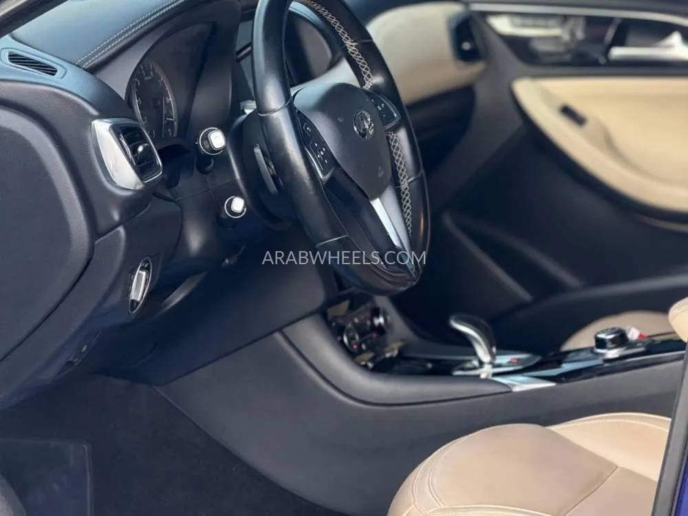 Infiniti QX30 2018 for Sale in Sharjah Image-3
