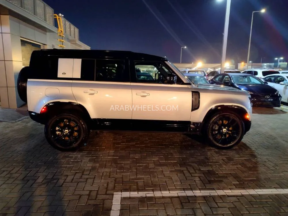 Land Rover Defender 2023 for Sale in Sharjah Image-9