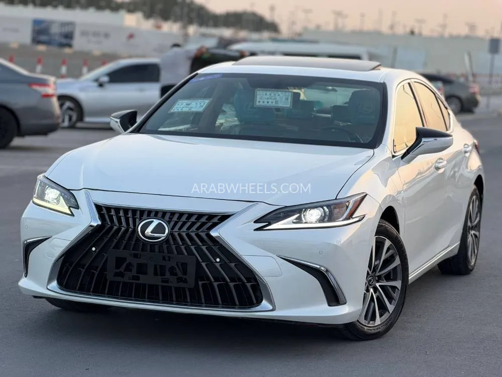 Lexus ES 2023 for Sale in Dubai Image-2