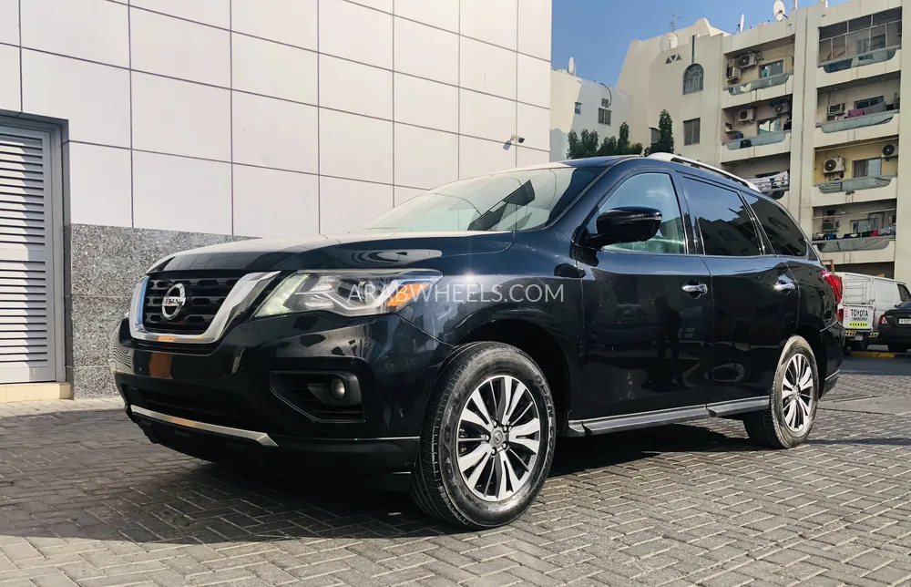 Nissan Pathfinder 2017 for Sale in Ajman Image-2