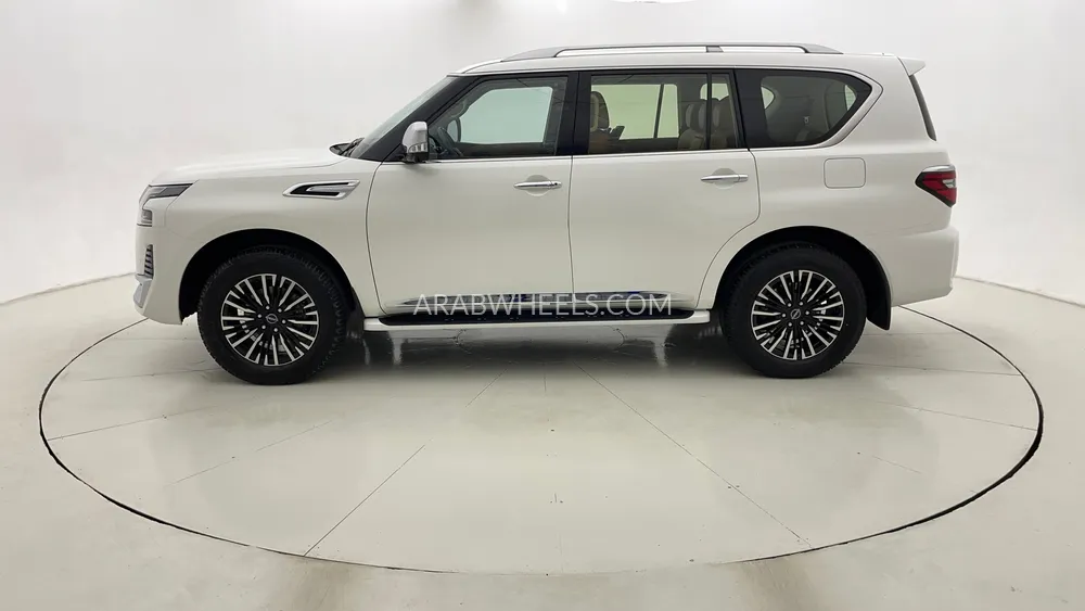 Nissan Patrol 2023 for Sale in Dubai Image-6