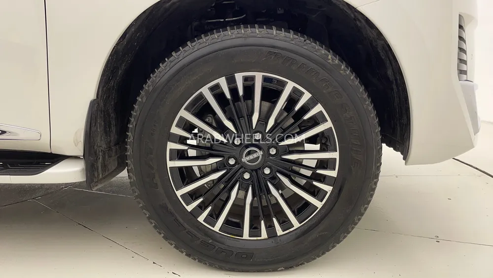 Nissan Patrol 2023 for Sale in Dubai Image-10