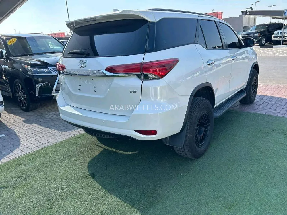Toyota Fortuner 2017 for Sale in Sharjah Image-10