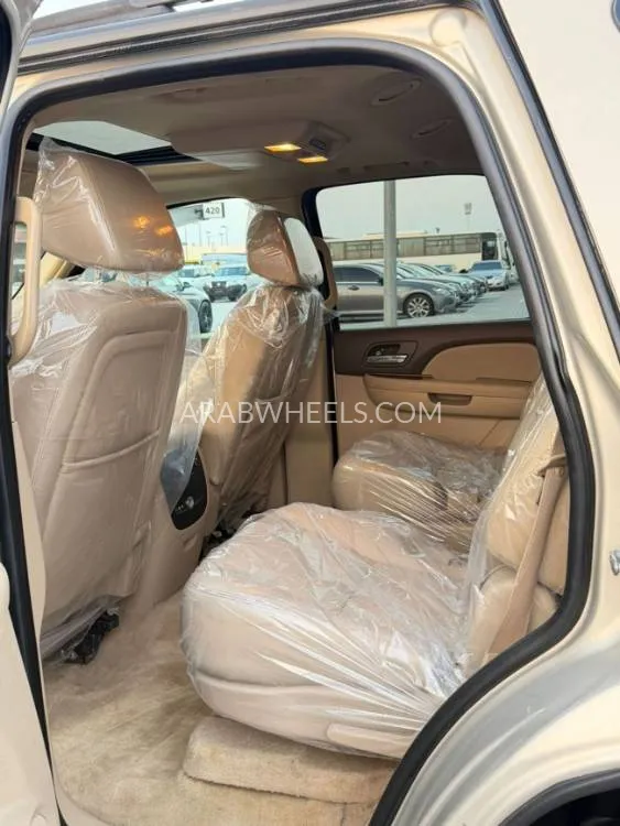 GMC Yukon 2007 for Sale in Sharjah Image-11