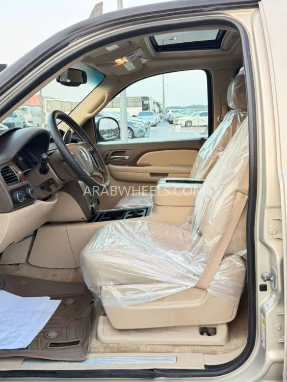GMC Yukon 2007 for Sale in Sharjah Image-12