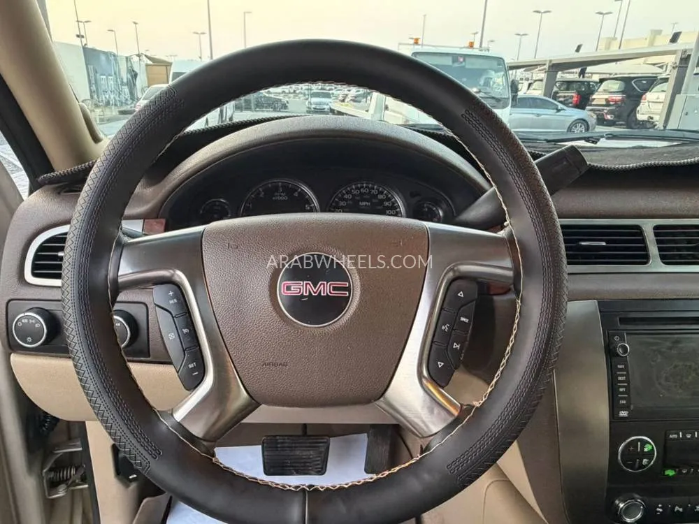 GMC Yukon 2007 for Sale in Sharjah Image-14