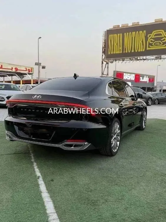 Hyundai Azera 2021 for Sale in Ajman Image-15